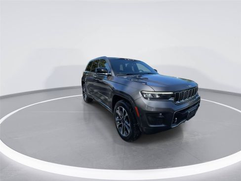 Used 2022 Jeep Grand Cherokee Overland AWD/4WD image 2