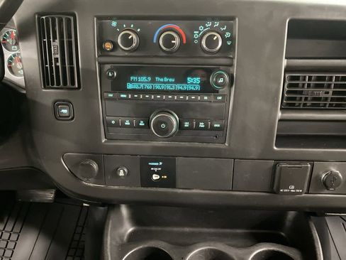 Used 2017 Chevrolet Express 2500 LT w/ LT Preferred Equipment Group image 21