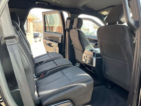 Used 2018 Ford Expedition XLT image 10