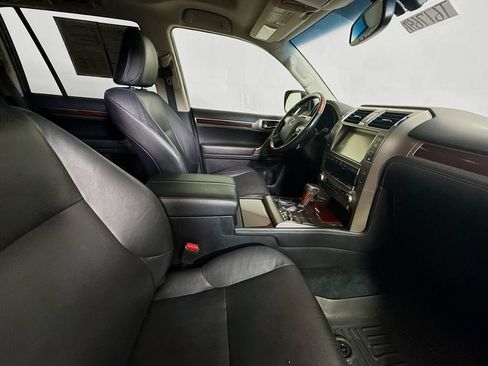 Used 2016 Lexus GX 460 w/ Premium Package AWD/4WD image 29