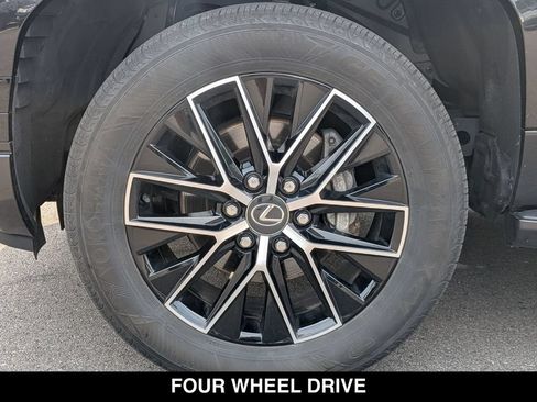 Used 2024 Lexus GX 550 w/ Accessory Package (2T) AWD/4WD image 17