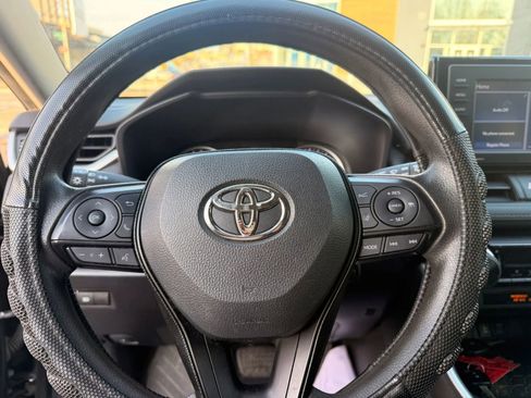 Used 2021 Toyota RAV4 LE image 14