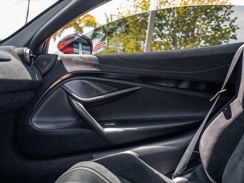 Used 2021 McLaren 720S Performance image 32