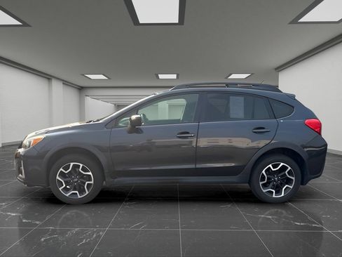 Used 2017 Subaru Crosstrek 2.0i Premium w/ Moonroof Package AWD/4WD image 9