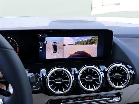 New 2026 Mercedes-Benz GLA 250 4MATIC image 25