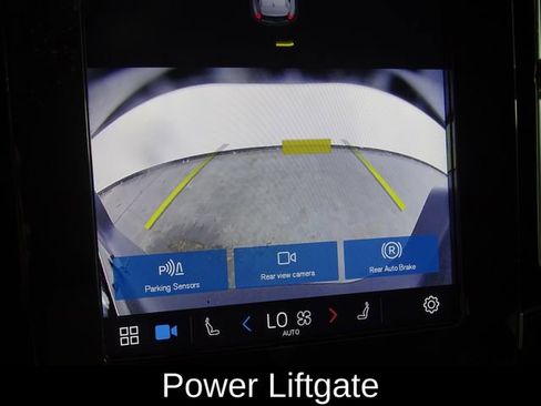 Used 2025 Volvo XC40 B5 Core image 10