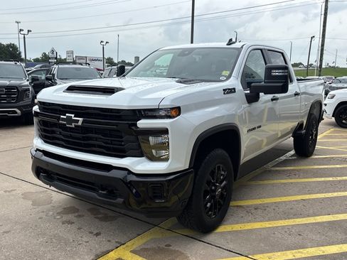 New 2026 Chevrolet Silverado 2500 Custom w/ Custom Value Package AWD/4WD image 9