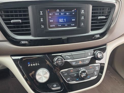 Used 2017 Chrysler Pacifica LX w/ Tire & Wheel Group image 6