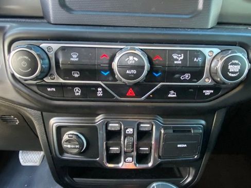 Used 2023 Jeep Gladiator Sport image 22