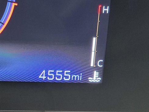 Used 2025 Chevrolet Trax RS w/ Sunroof Package image 2