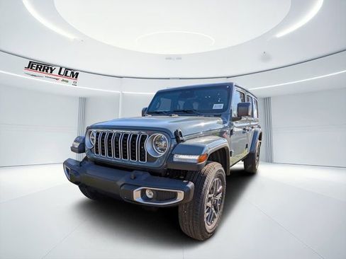 New 2026 Jeep Wrangler Unlimited Sahara w/ Technology Group AWD/4WD image 6