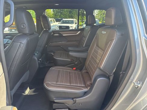 New 2026 GMC Acadia Denali Ultimate w/ LPO, Floor Liner Package AWD/4WD image 11