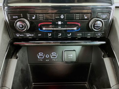 Used 2023 Jeep Grand Cherokee Limited image 21