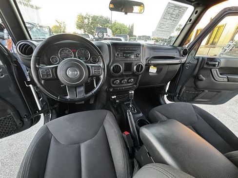 Used 2017 Jeep Wrangler Unlimited Sport w/ Connectivity Group AWD/4WD image 18