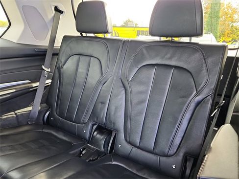 Used 2021 BMW X7 xDrive40i w/ Premium Package image 17