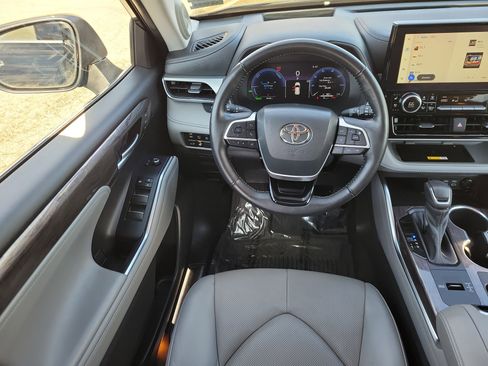 Used 2023 Toyota Highlander Platinum AWD/4WD image 20