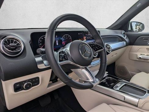 Used 2025 Mercedes-Benz GLB 250 image 9