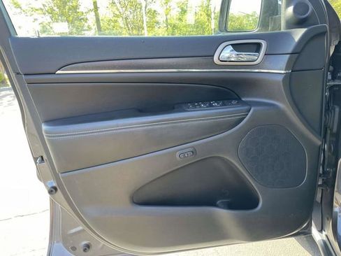 Used 2017 Jeep Grand Cherokee Limited AWD/4WD image 18