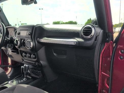 Used 2013 Jeep Wrangler Unlimited Sahara w/ Connectivity Group AWD/4WD image 36