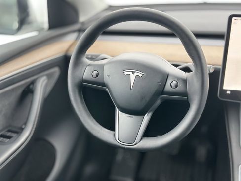 Used 2023 Tesla Model Y Long Range image 13