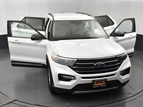 Used 2024 Ford Explorer XLT w/ Equipment Group 202A AWD/4WD image 9