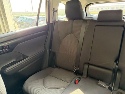 Used 2025 Toyota Highlander LE image 40