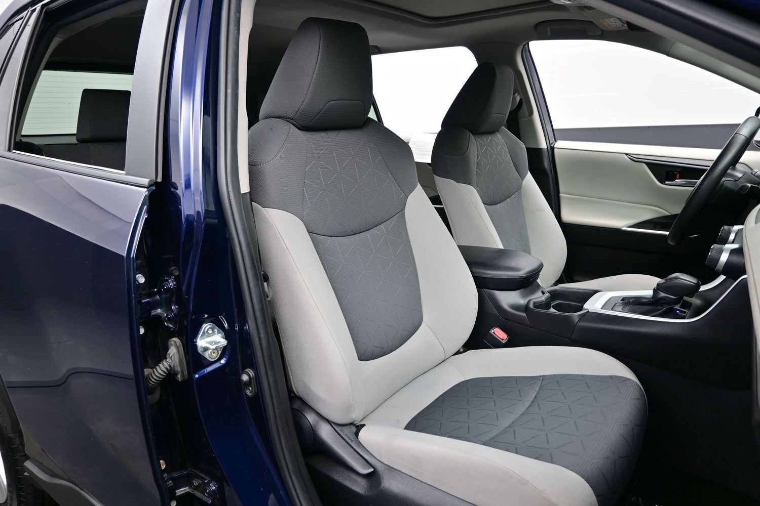 Used 2021 Toyota RAV4 XLE w/ Convenience Package AWD/4WD image 14