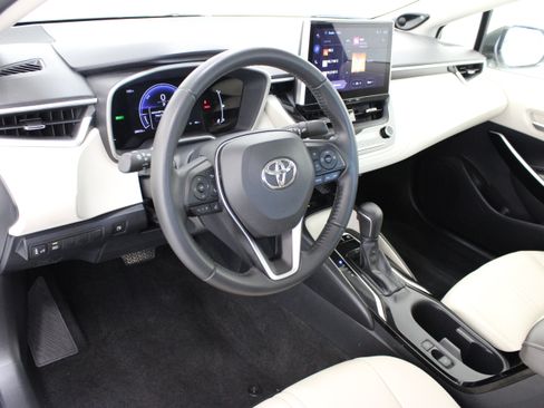 Used 2025 Toyota Corolla XLE FWD image 13