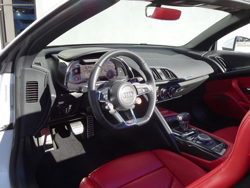 Used 2018 Audi R8 V10 image 12