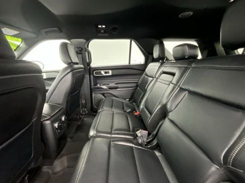 Used 2020 Ford Explorer XLT w/ Equipment Group 202A image 7