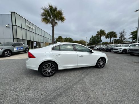 Used 2018 Volvo S60 T5 Inscription image 16