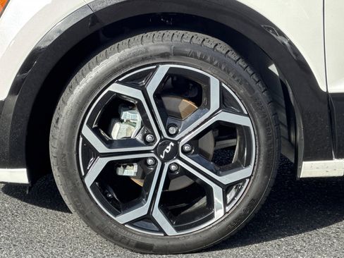 Used 2023 Kia Niro EX Touring image 12