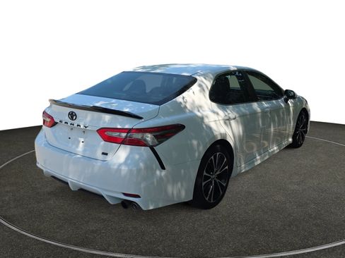 Used 2018 Toyota Camry SE FWD image 6