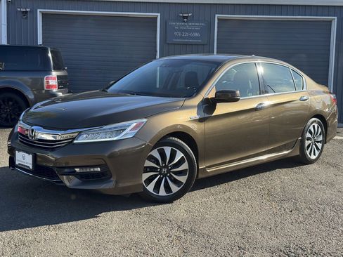 Used 2017 Honda Accord Touring image 1