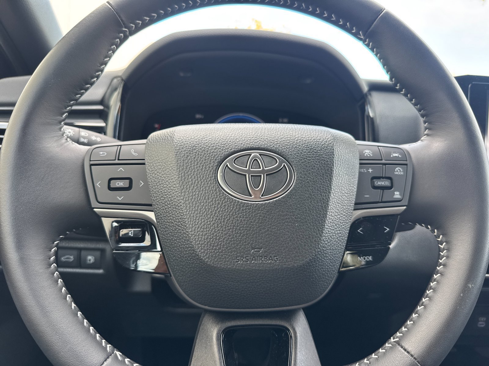 Used 2026 Toyota Camry Hybrid w/ Convenience Package FWD image 23