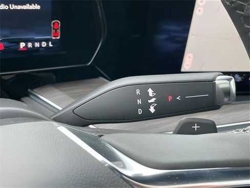 New 2025 Chevrolet Suburban Premier image 18