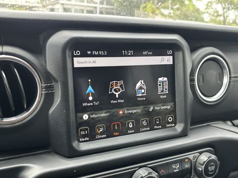 Certified 2020 Jeep Gladiator Overland AWD/4WD image 12