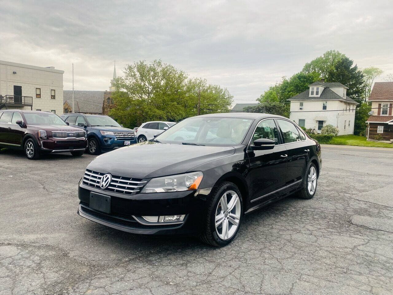Used 2013 Volkswagen Passat 3.6 SEL Premium FWD image 1