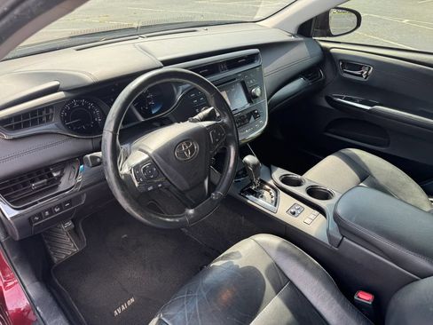 Used 2018 Toyota Avalon Touring FWD image 13