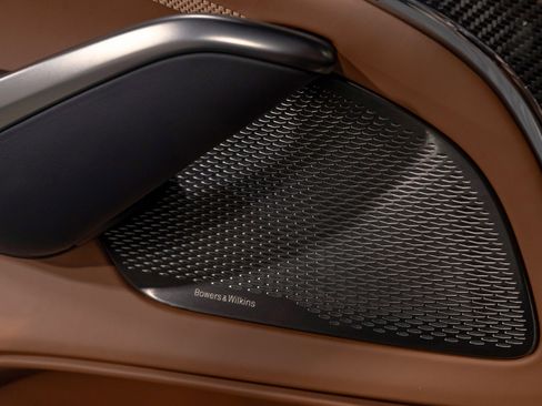 Used 2025 Aston Martin DBX 707 image 41