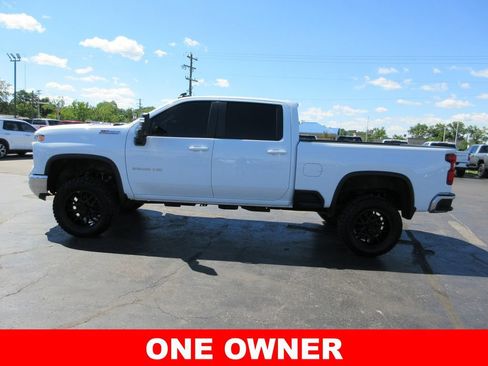Used 2024 Chevrolet Silverado 2500 LT AWD/4WD image 11