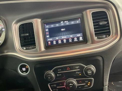 Used 2022 Dodge Charger SXT RWD image 18