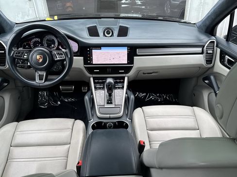 Used 2023 Porsche Cayenne Turbo S AWD/4WD image 30