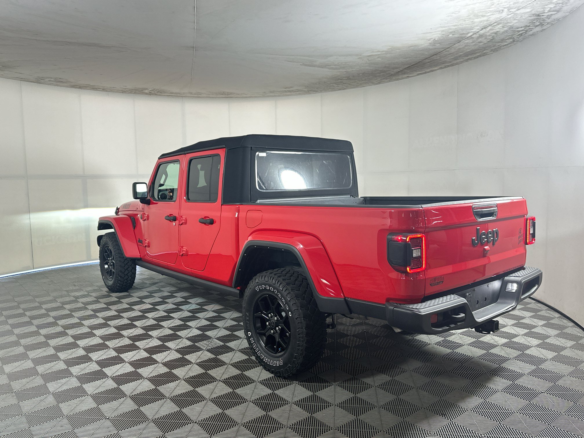 Used 2024 Jeep Gladiator Sport AWD/4WD image 5