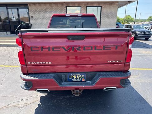 Used 2019 Chevrolet Silverado 1500 Custom w/ Custom Value Package AWD/4WD image 4