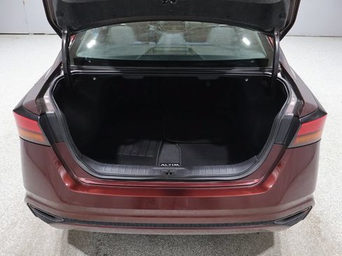 Used 2023 Nissan Altima 2.5 SV FWD image 19