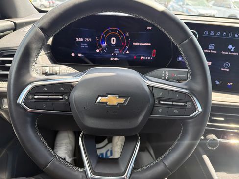 Used 2024 Chevrolet Traverse LT FWD image 13