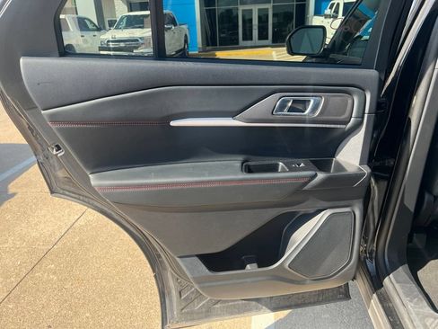Used 2025 Ford Explorer ST-Line w/ ST-Line Street Pack AWD/4WD image 9
