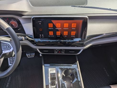New 2026 Volkswagen Atlas Peak Edition AWD/4WD image 17