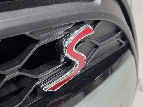 Used 2022 MINI Cooper S w/ Premium Package image 9